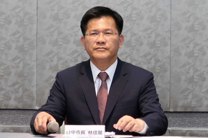 台中市長林佳龍30日舉行國際記者會。   圖：林朝億/攝