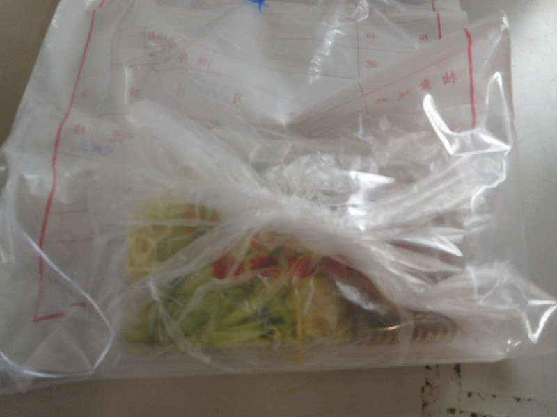 台北市衛生局今(31)日公布，自製涼麵業者大腸桿菌數超標，經初、複抽結果仍不符衛生標準，依法開罰。   圖：台北市衛生局/提供