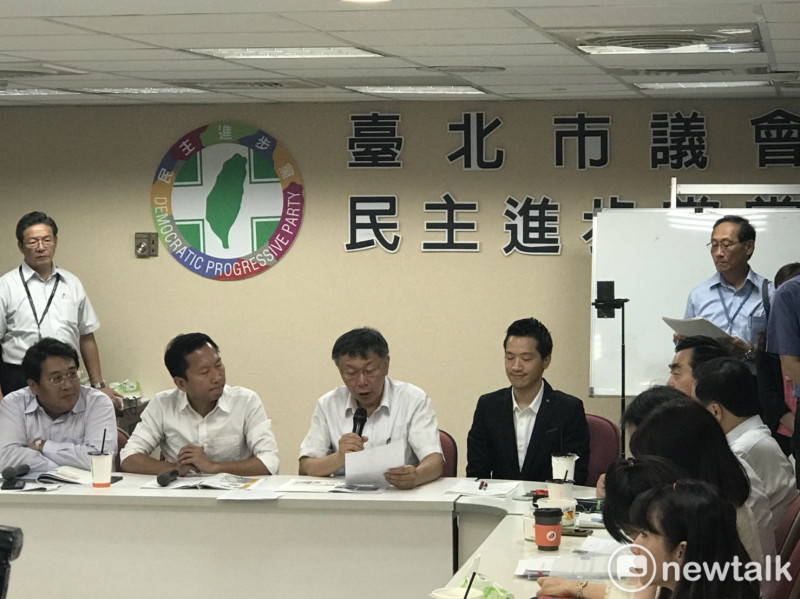 台北市長柯文哲今日赴市議會民進黨團報告。   圖：曾薏伃 / 攝