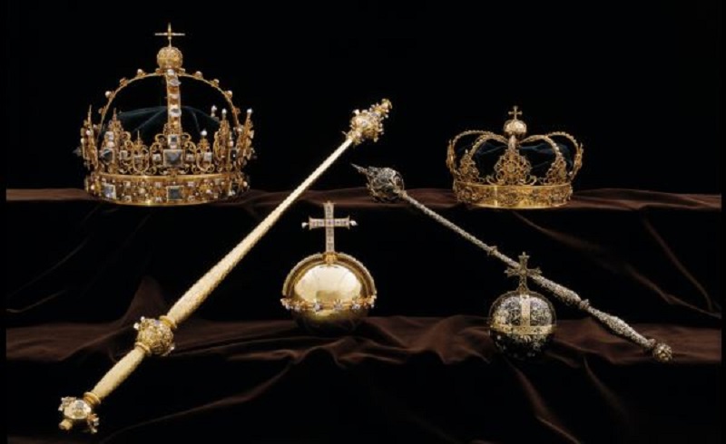 瑞典王室收藏品2頂王冠和一顆王權寶球被盜走，竊賊得手後乘汽艇成功逃脫。   圖：翻攝自瑞典警方網站 polisen.se