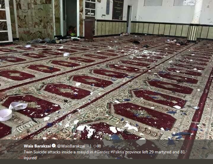 阿富汗帕克提亞省首府加德茲一座什葉派清真寺今天遭自殺炸彈客攻擊，造成25人死亡，23人受傷。   圖：翻攝Wais Barakzai推特