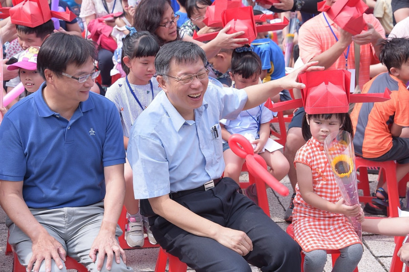 台北市長柯文哲上午到孔廟參加民政局舉辦的88愛無限大父親節闖關活動。   圖：台北市政府提供