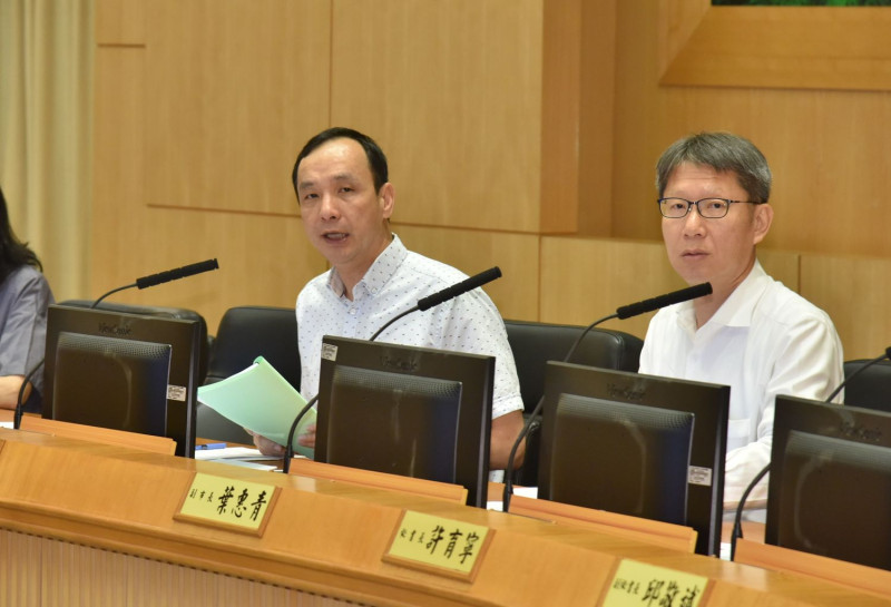 新北市長朱立倫指出，雖然新北登革熱疫情「與2015年在台南等地的 4萬多例、218人死亡無法相比」，但絕不能掉以輕心。   圖：王峻昌/攝 