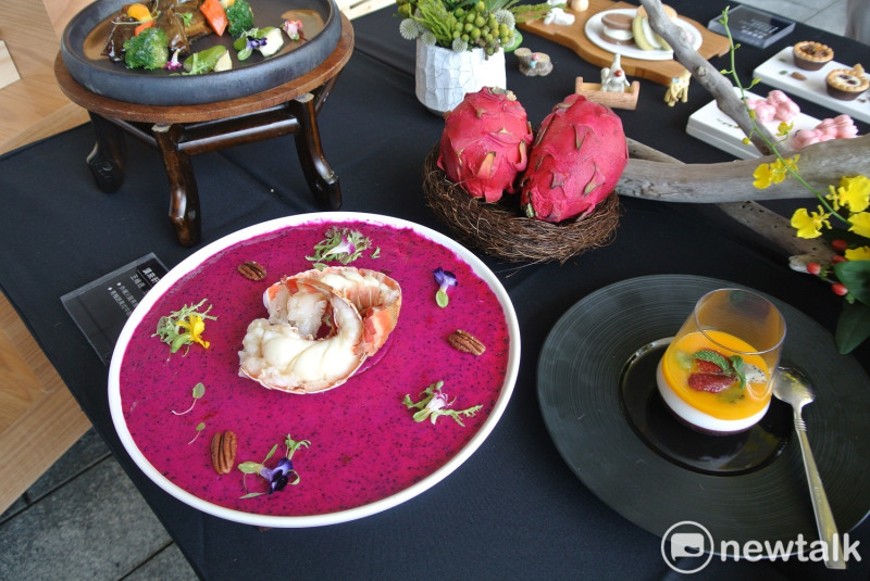 繽紛台中館的「花博饗宴」美食。   圖 : 唐復年/攝