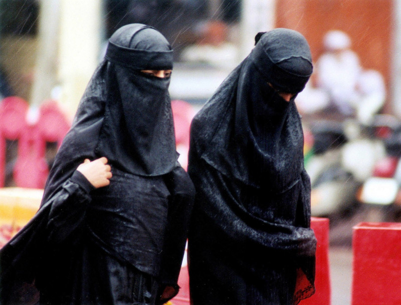 歐洲多國禁止穆斯林婦女在公共場合穿戴全罩式罩袍。   圖：達志影像/美聯社資料照片