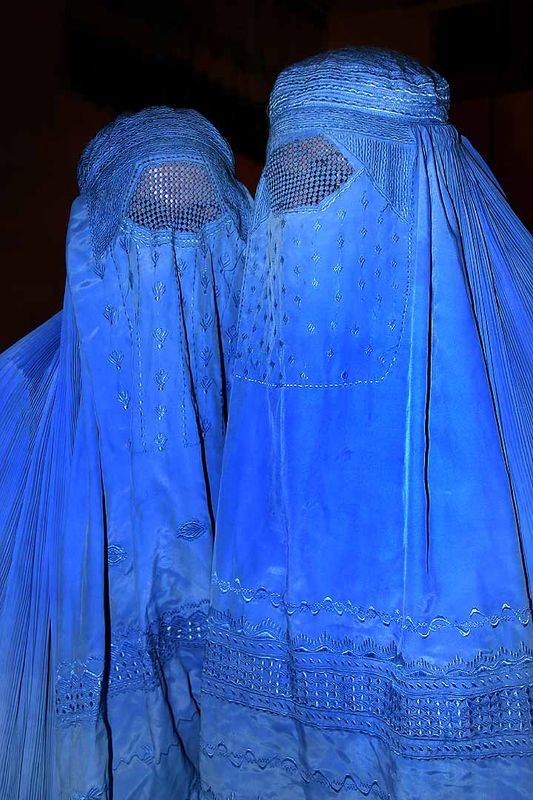 英國前外相強生稱穆斯林女性從頭包到腳的全身罩袍「布卡」，讓女性外出時看起來像是移動信箱。   圖：取自維基共享資源，作者Steve Evans，CC BY 2.0）