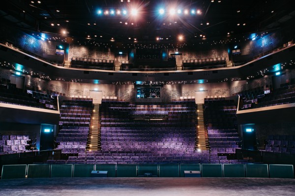衛武營國家藝術文化戲劇院將由委製的《釧兒》打頭陣，戲劇加緊彩排，並測試劇院內設備。   
