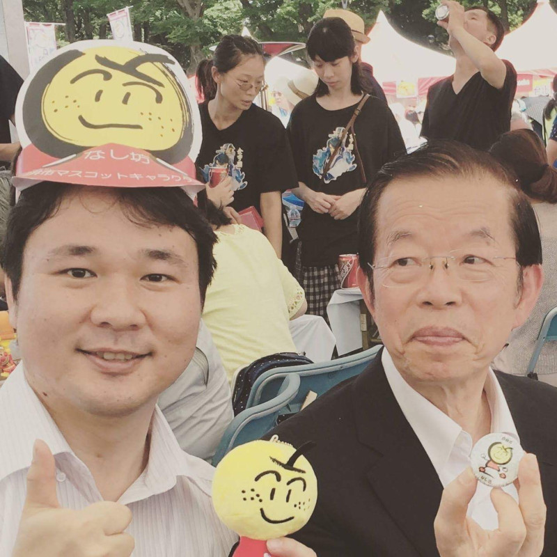 和田健一郎（左）與駐日代表謝長廷（右）合照。   圖：翻攝自和田健一郎臉書