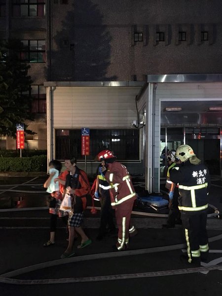 衛生福利部台北醫院護理之家今天凌晨發生火警，共造成9死10重傷6輕傷。   圖 : 翻攝自消防署