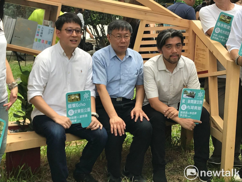 台北市長柯文哲（中）今日出席城市公園綠地遇見美好閱讀空間快閃活動。   圖：周煊惠 / 攝