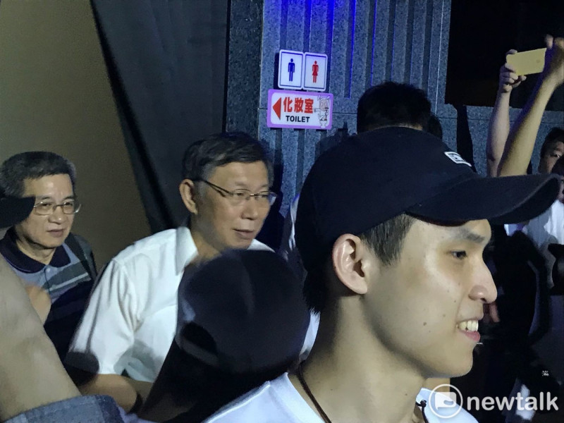 台北市長柯文哲在柯粉歡呼聲中登場。   圖 : 周煊惠 / 攝