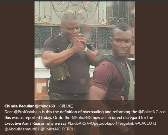 奈及利亞民眾受不了官版土匪魚肉鄉民，發起「終結剿匪特種部隊」運動。   圖：翻攝Chinda Peculiar推特