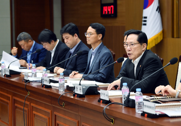 南韓國防部長宋永武今（21）日表示，兩韓同意試驗性互撤非軍事區（DMZ）邊界部分哨站。   圖：翻攝自宋永武臉書