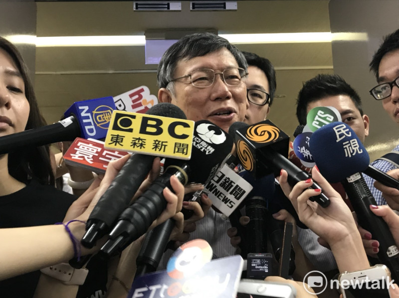 台北市長柯文哲競選團隊宣布將成立財務監委會。柯文哲說，不敢稱自己100%完美，但絕對是所有候選人中最乾淨、最清楚的。   圖：周煊惠 / 攝