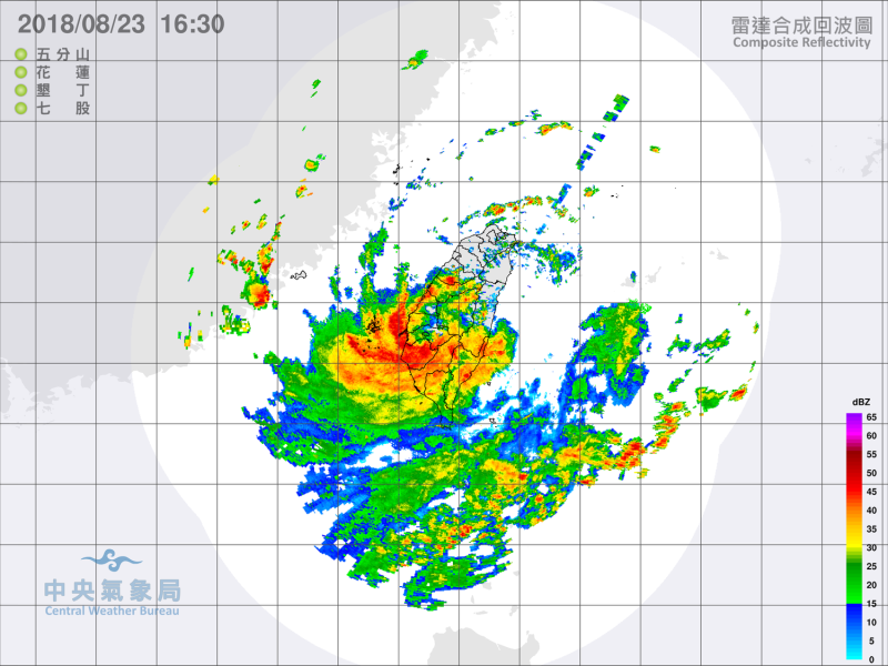 據中央氣象局雷達資料顯示，熱帶性低氣壓中心位於高雄西方海面上，在南台灣造成許多地區豪大雨。   圖：中央氣象局/提供