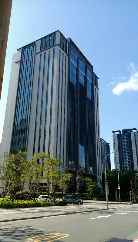 財政部位於景美財政園區的新大樓已落成，為一地上15層、地下4層的建物，並已取得綠建築「黃金級」標章。   圖：財政部提供