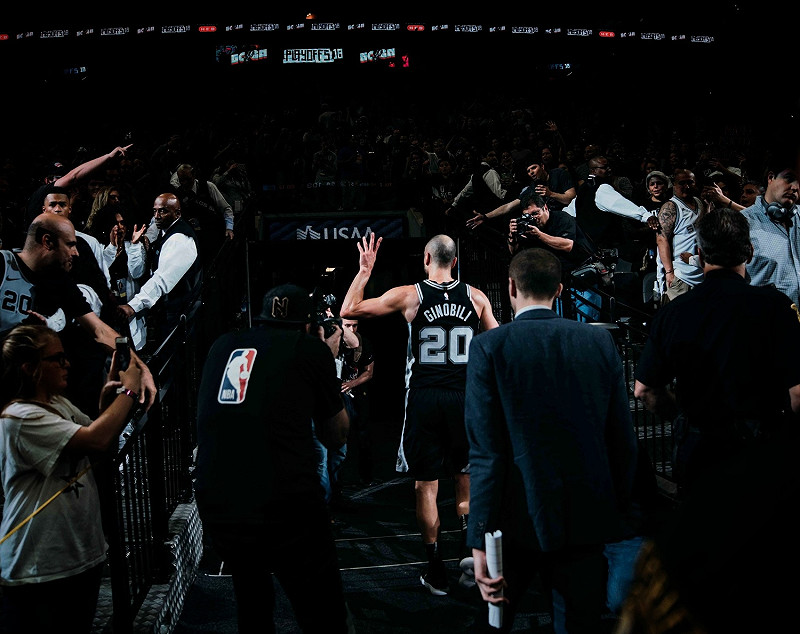 16年的美國職籃NBA生涯全部奉獻給聖安東尼奧馬刺後，馬刺隊阿根廷明星後衛吉諾布里今天表示，他決定高掛球鞋退休。   圖：翻攝自Manu Ginobili Twitter
