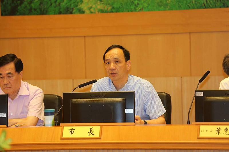 新北市長朱立倫今早對於台南市至今未接手勞動部就業服務站，連稱「意外、奇怪」。                                
   圖：王峻昌/攝 