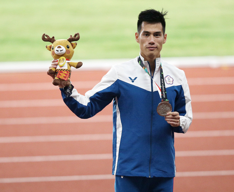 就算打破了自己保持的全國紀錄，「台灣最速男」楊俊瀚29日在2018雅加達亞運男子200公尺決賽，仍以0.001秒之差不敵日本選手，但還是替台灣摘下亞運隊史首面田徑200公尺銀牌。   圖：中央社