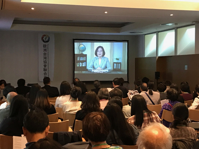 總統蔡英文1日在「歐洲台灣協會」年會發表錄影談話 ，表示台灣是「堅韌之島」，正在寫歷史新頁。   圖：中央社