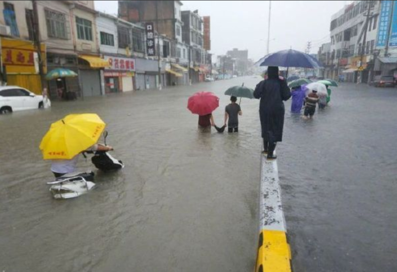 中國廣東省潮汕地區由於連日大暴雨，造成120萬人受災影響。   圖：翻攝自謝驚奇微博