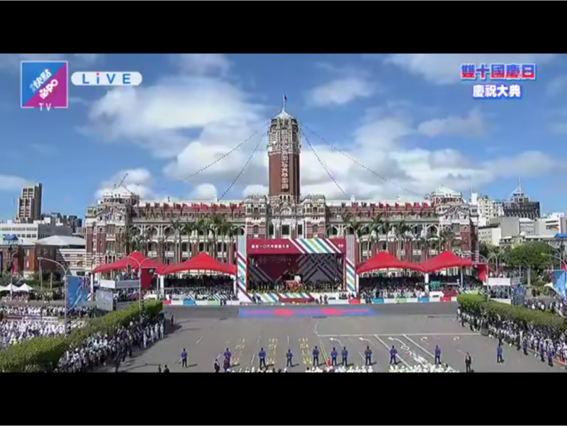 平均每年有5000名華人和台灣人從海外去台灣參加雙十節慶祝活動。據稱，人數最多的是2011年國民黨籍馬英九總統任內，達2萬人。   圖：翻攝自Youtube