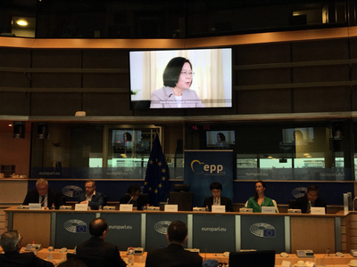 歐洲台灣協會年會3日在歐洲議會舉行座談會，會中播放總統蔡英文發表錄影談話。   圖：中央社