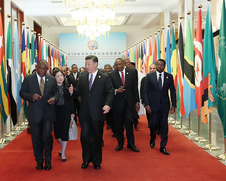 中國國家主席習近平於中非合作論壇宣布，將以600億美元金援非洲，被認為有藉機挖台灣牆腳的意味，向我在非洲唯一友邦史瓦帝尼招手。   圖：翻攝新華網