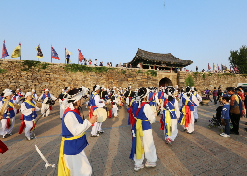近年來韓國觀光盛行，消費糾紛漸增加，消基會與韓國消費者網絡協會簽訂「跨境消費爭議合作備忘錄」。   圖：取自韓國觀光公社