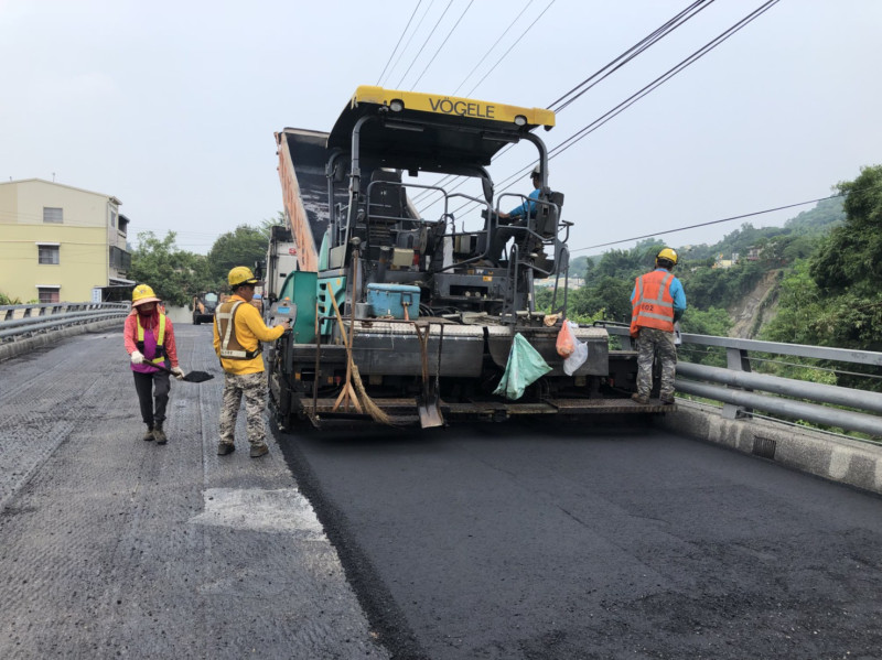 台中霧峰區峰堤路今年8月完成3.4公里路平。   圖：台中市建設局/提供