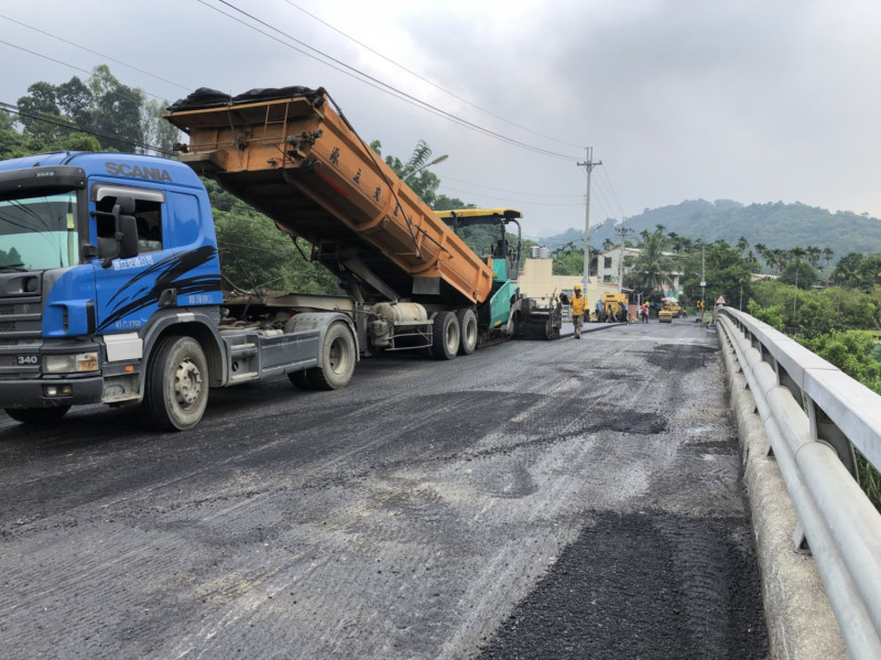 霧峰區峰谷路路平,自台3線至新生路段共計5.5公里,預計在9月15日前完工。 圖:台中市建設局/提供