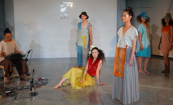 「繽紛之春」服裝秀，設計師為台灣陳婉麗ChenWan-Lee。
   圖：台灣工藝研究發展中心/提供