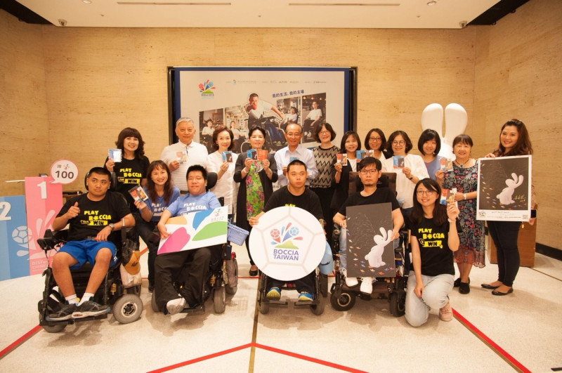 由雙邊跨界公益合作推出的紀念款兔子尼尼悠遊卡募資活動，第一階段募資達標。   圖：台灣地板滾球運動聯盟/提供