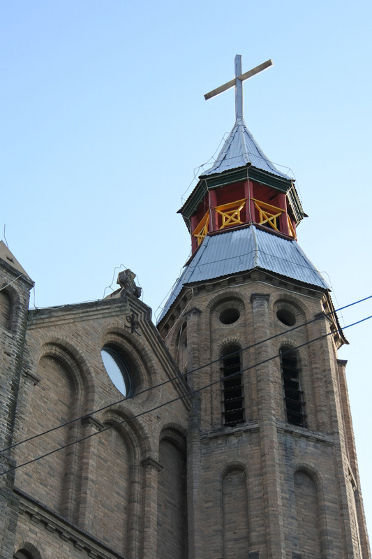 中國浙江省溫州和河南省近年有許多教會都面臨十字架強拆，部分理由是違建，但學者表示，這也代表意識形態控管。圖為內蒙古自治區一間天主教堂。   圖：中央社