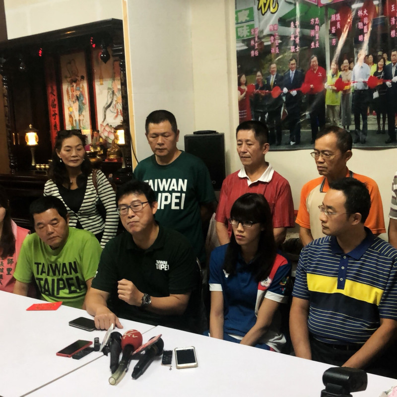 民進黨台北市長候選人姚文智下午拜訪亞運女子拳擊銅牌得主黃筱雯選手。   圖：民眾提供
