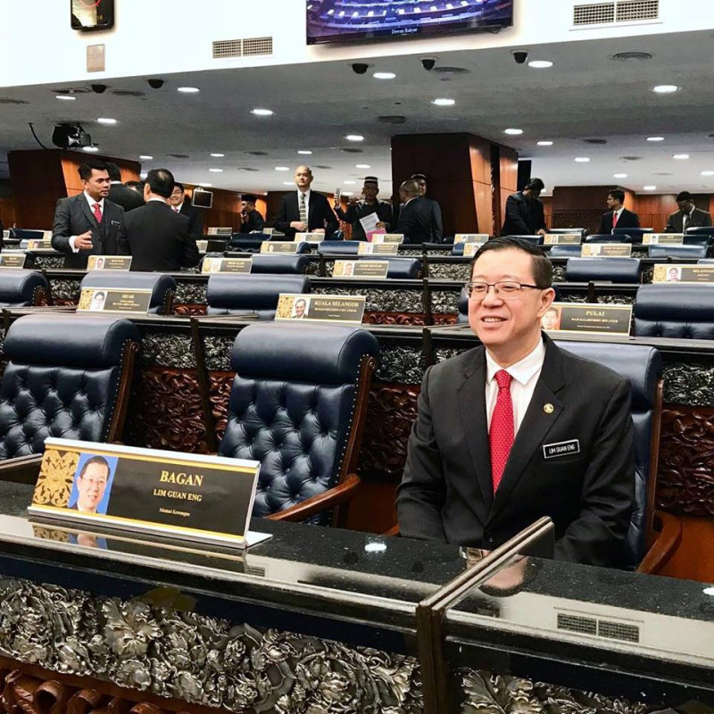 馬來西亞財政部長林冠英（右）證實，已取消3個中資石油與天然氣輸送管道工程，總價約28億美元。   圖：翻攝林冠英臉書