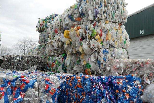 台灣廢紙、廢塑料進口量大增，引發洋垃圾大舉侵台質疑，塑膠業者今天喊冤，認為遭污名化。   圖 : 翻攝自鍊塑網