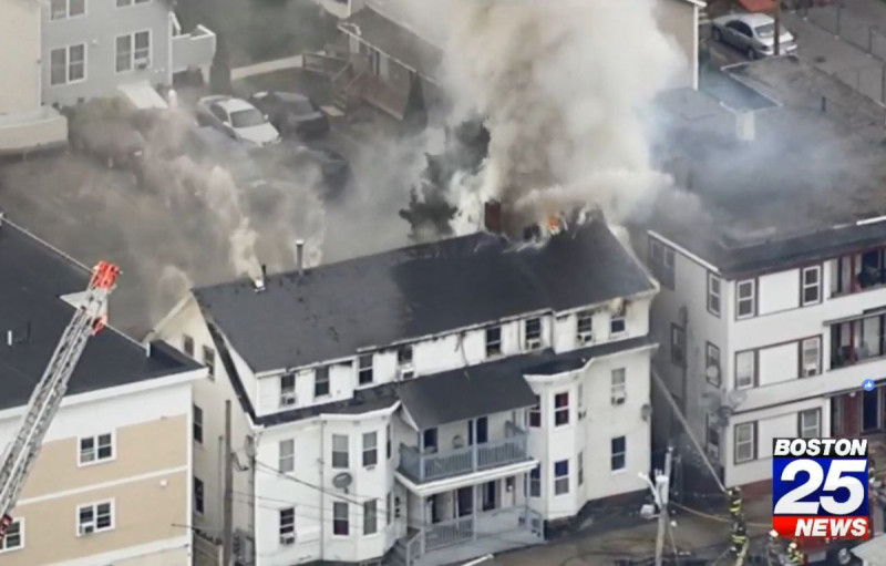 美國波士頓發生氣爆意外，近百戶民宅受到波及。   圖：翻攝Boston 25 News推特
