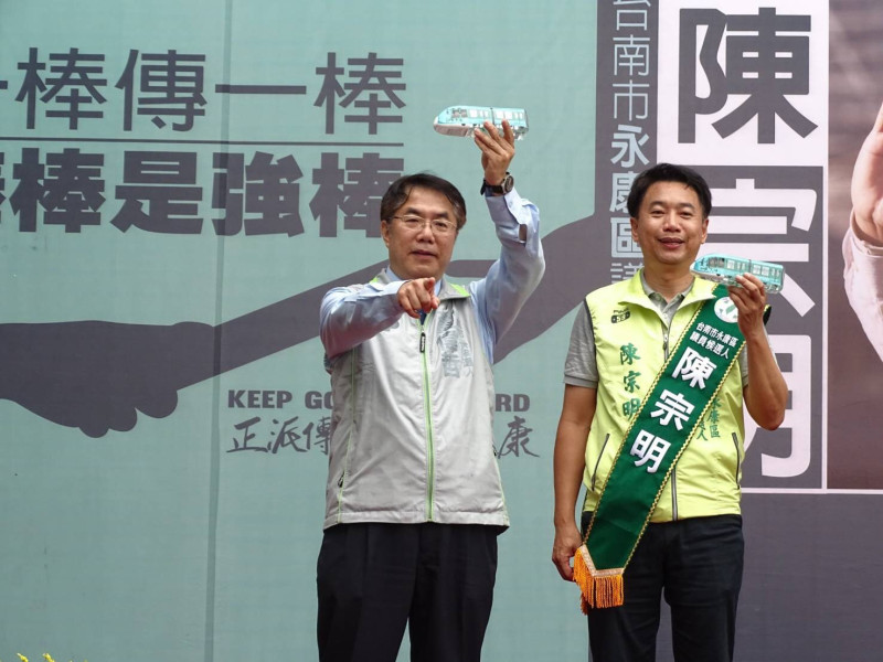 市長參選人黃偉哲,提到民進黨永康區提名席次從三席增為四席,對於陳宗明這位通過初選的新人而言影響相當大。 圖:黃博郎/攝