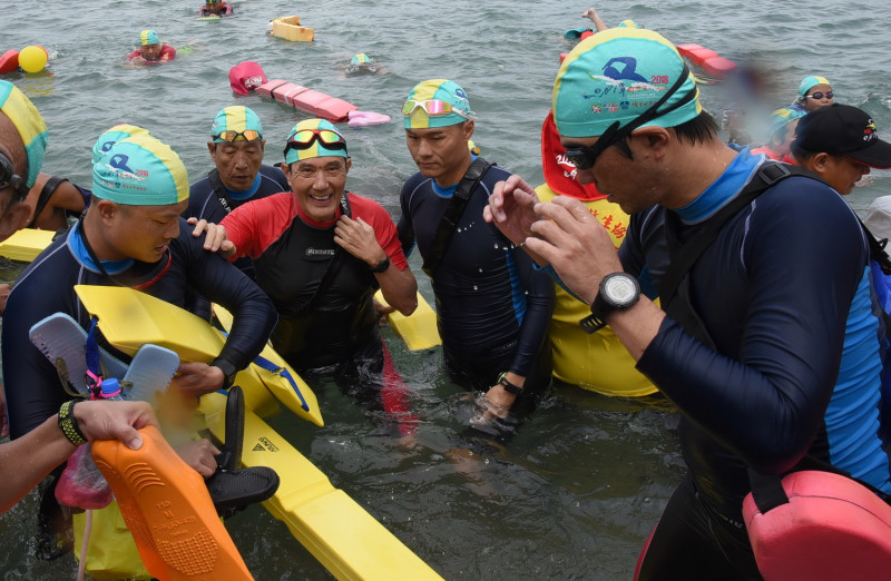 前總統馬英九今年是第六次參加泳渡日月潭。   圖：南投縣政府/提供