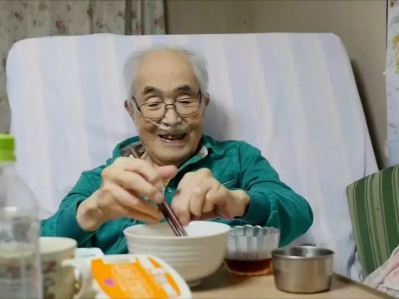 日本在二次大戰後出生的「團塊世代」，去年就開始迎接70歲；今年70歲以上的高齡者占總人口比率，也首度超過20%，來到20.7%，每5人就有1人逾70歲。   圖：翻攝自Youtube