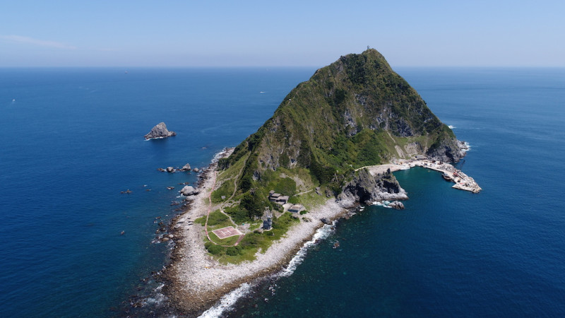 基隆嶼有「台灣龍珠」美譽。   圖：基隆市民政處宗教禮儀科/提供