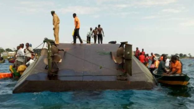 坦尚尼亞維多利亞湖發生渡輪翻覆沉沒事件，目前已造成40多人死亡，官方擔憂死亡人數可能上升。   圖：翻攝shipwrecklog.com推特
