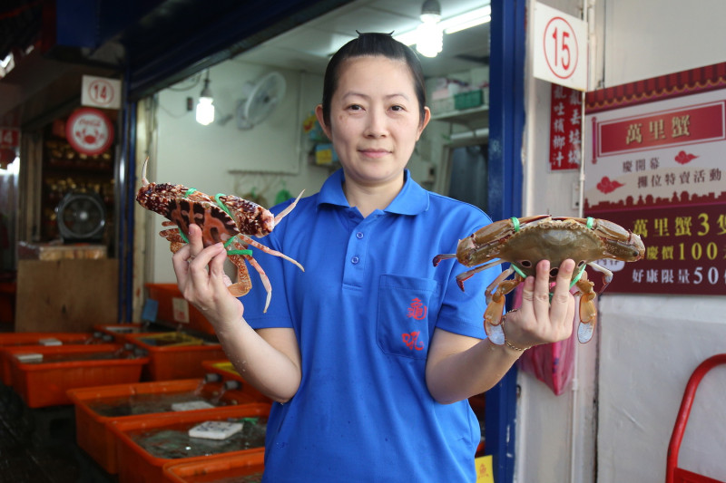 在慶開市當日推出200元6隻萬里蟹限量100份，及各攤商超殺限量優惠。   圖：新北市政府/提供