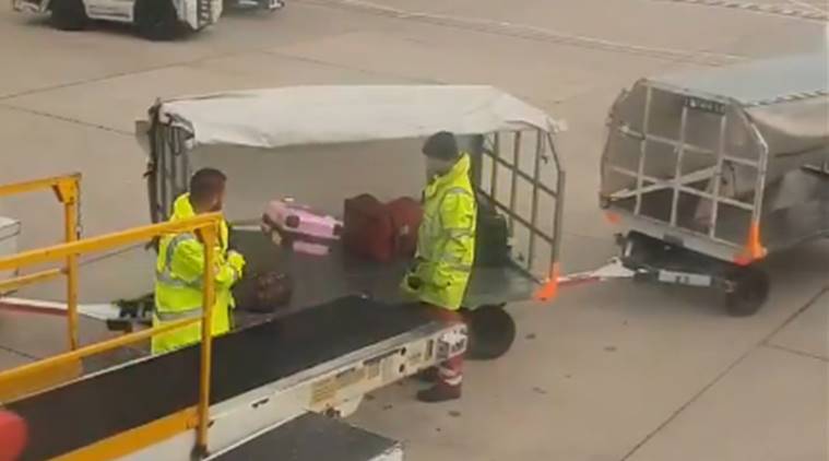 英國機場搬運工亂擲拋行李，乘客目睹拍下影片投訴。   圖/翻拍自推特