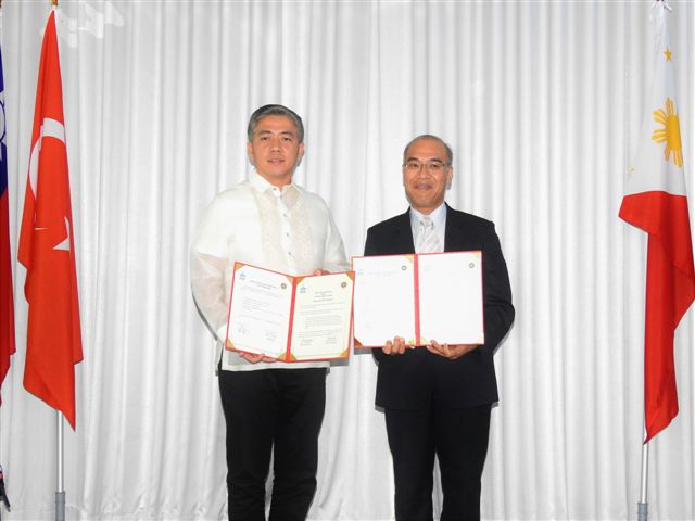 高雄市鹽埕區與菲律賓第波羅市締結姊妹市、鳳山區與土耳其恰娜卡雷市締結姊妹市合作意向書。 圖:高雄市政府提供