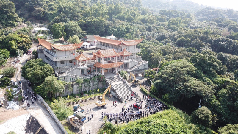 中華人民共和國共產教育基地拆除空拍畫面。   圖：周家安提供/攝影