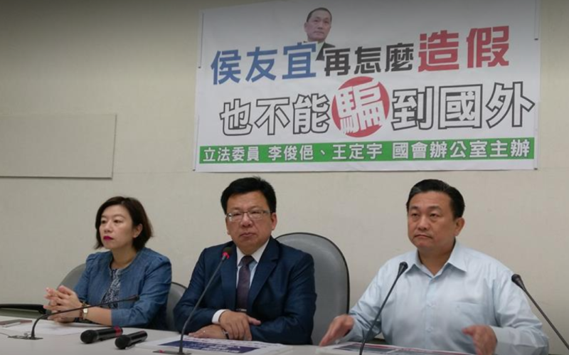 李俊俋（中）表示，民進黨不反對組調閱小組，但國民黨該應提案。   圖：陳佩君／攝