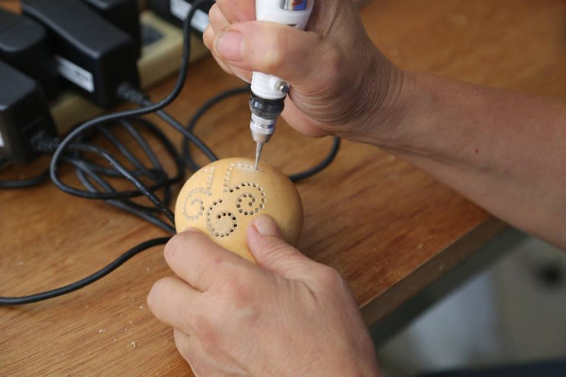 憑5張九月份發票可以換取葫蘆燈雕刻DIY一份。   圖：截自杉林客庄葫蘆藝術文化節