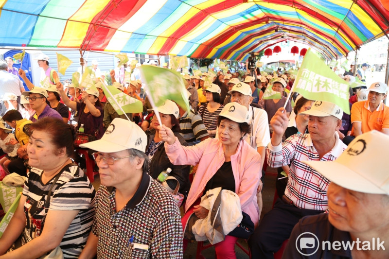 現場凍蒜聲不絕於耳。    圖：唐復年/攝